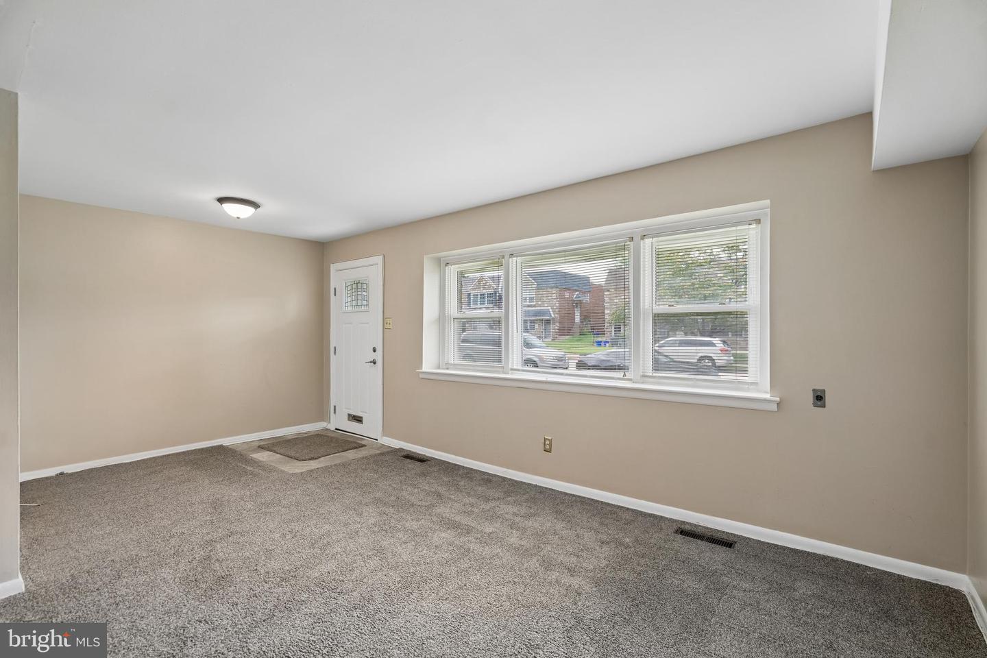 1711 Loney St Property Photo 9