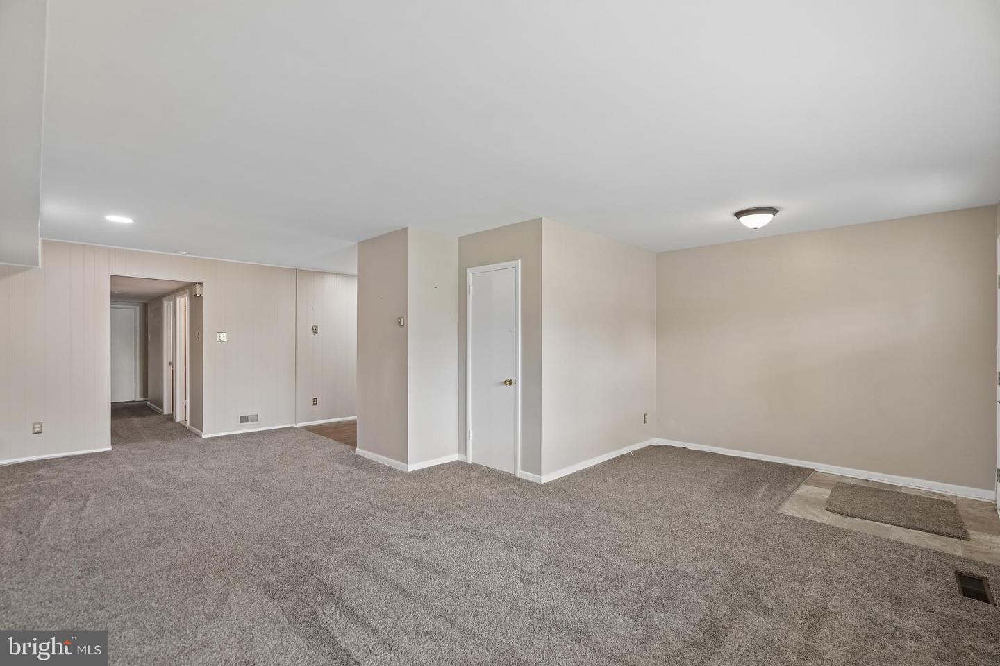 1711 Loney St Property Photo 10