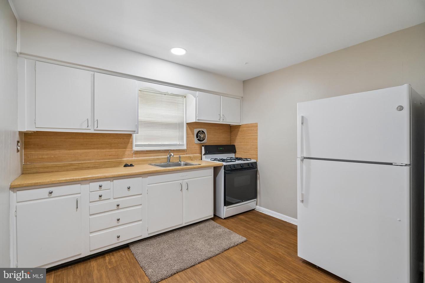 1711 Loney St Property Photo 14