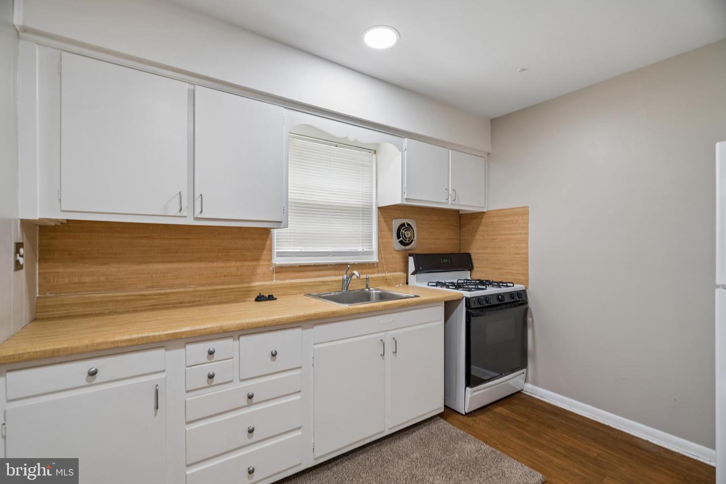 1711 Loney St Property Photo 17