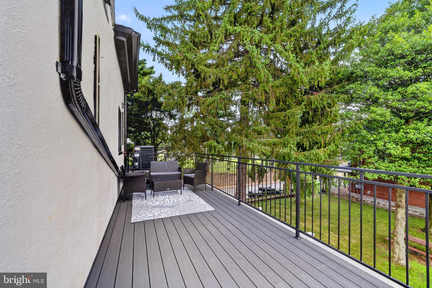 1542 Haines St Property Photo 22