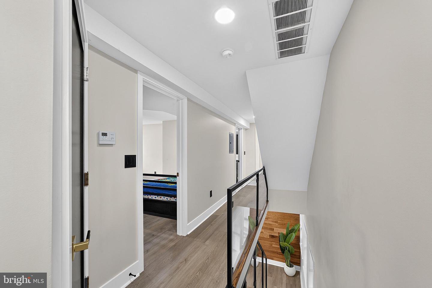 1542 Haines St Property Photo 24