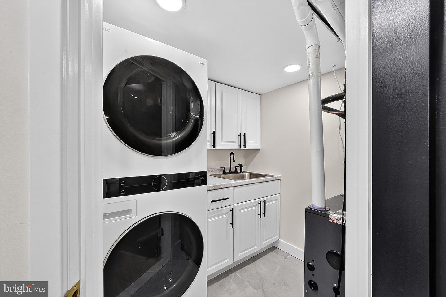 1542 Haines St Property Photo 25