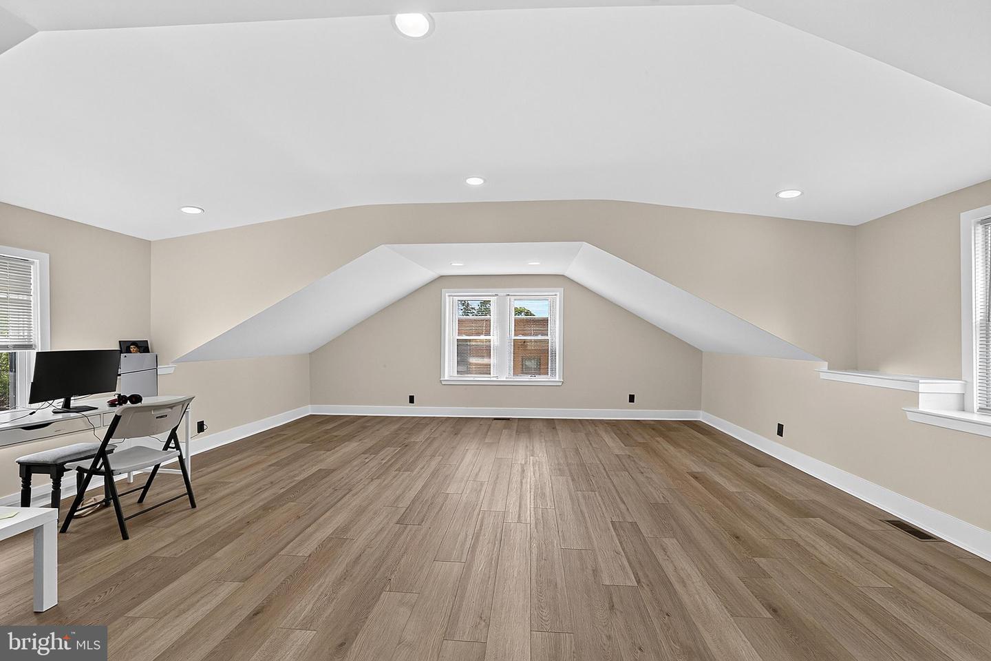 1542 Haines St Property Photo 31