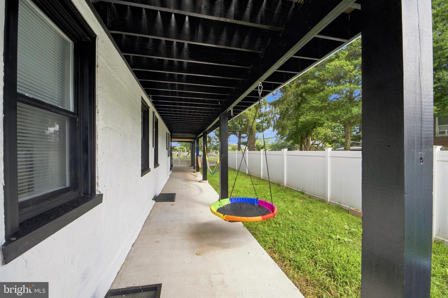 1542 Haines St Property Photo 39