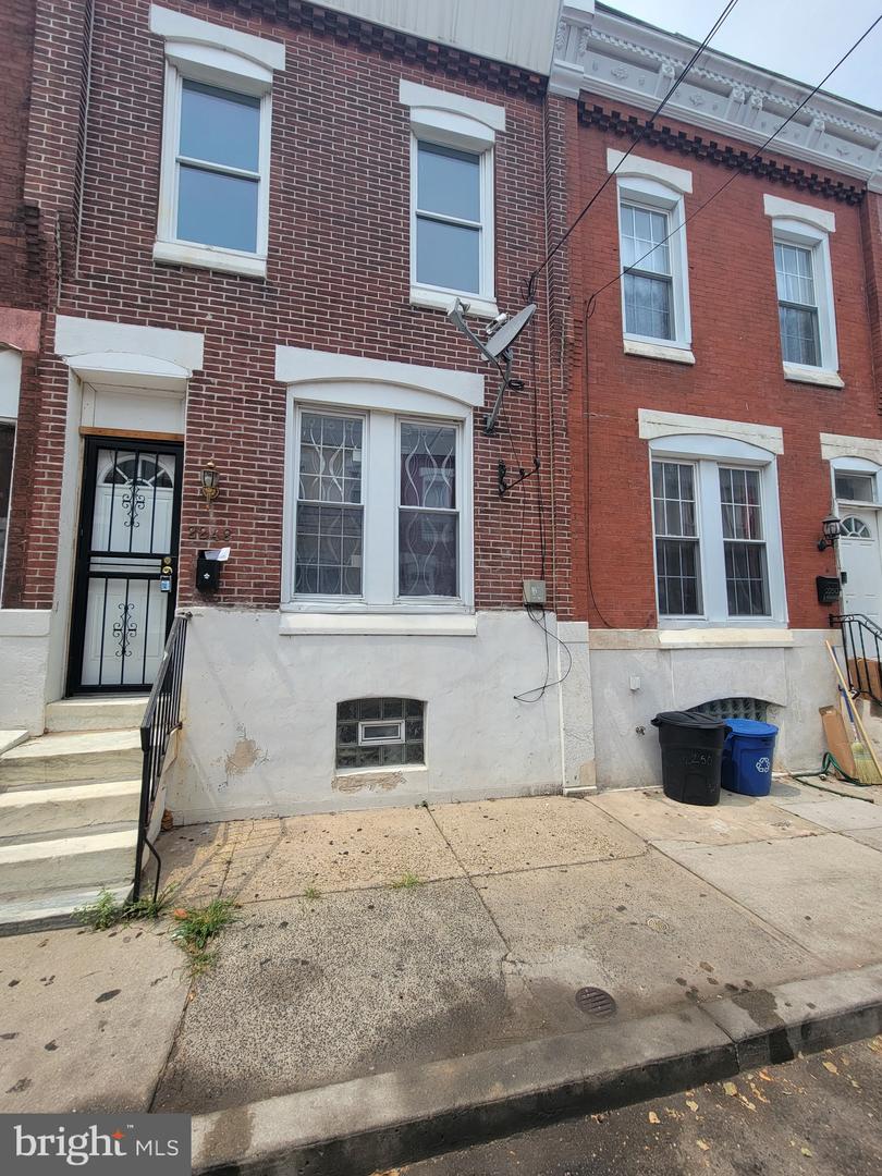 2248 N BANCROFT ST Property Photo 1