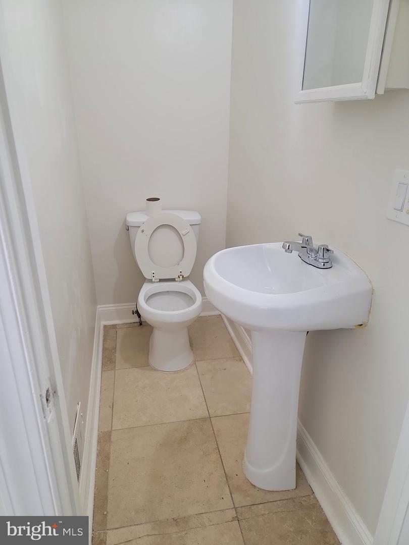 2248 N Bancroft St Property Photo 8