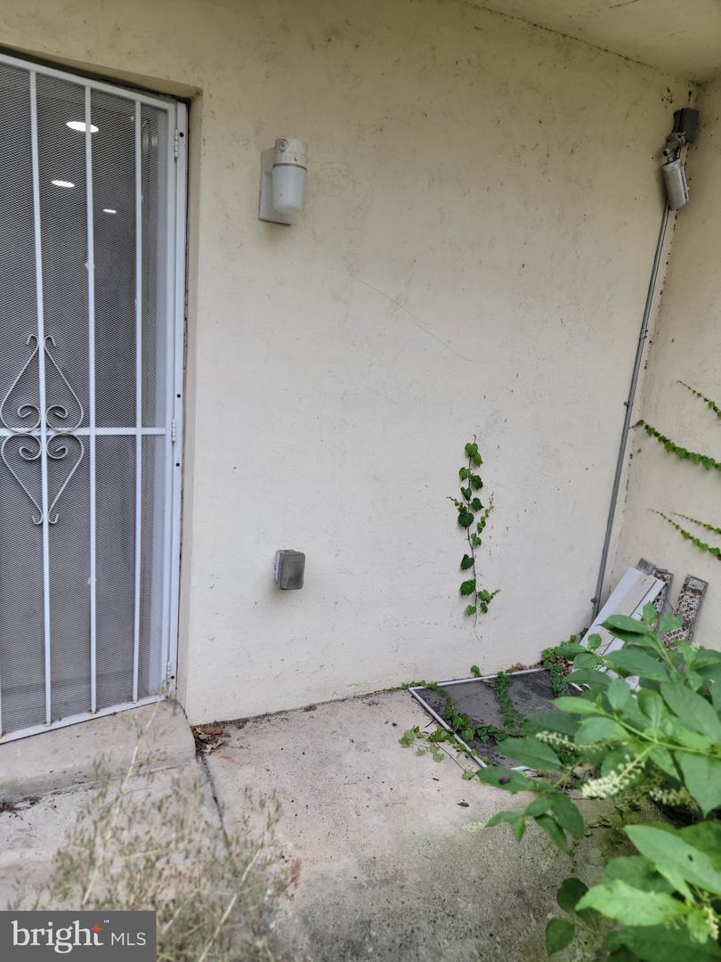 2248 N Bancroft St Property Photo 9