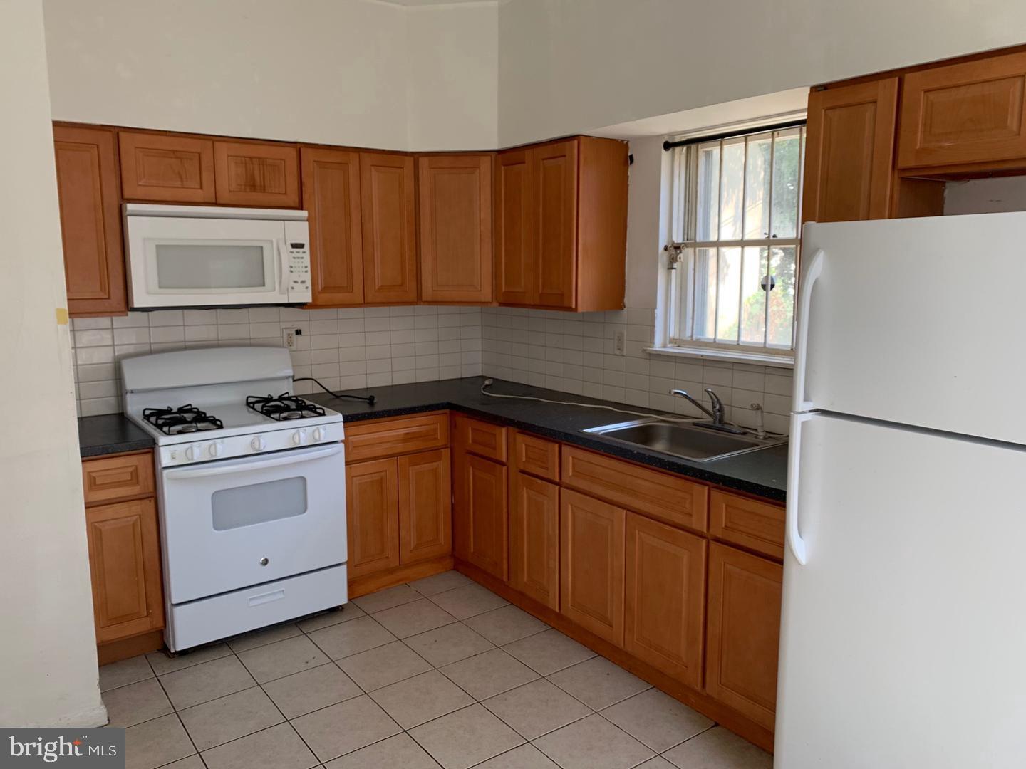 2037 N Gratz St Property Photo 1