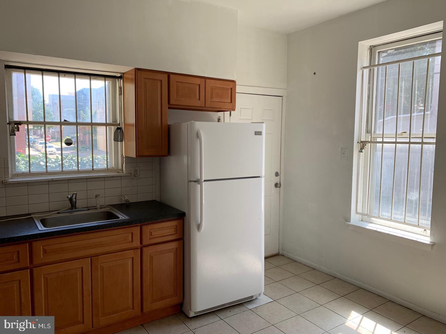 2037 N Gratz St Property Photo 2