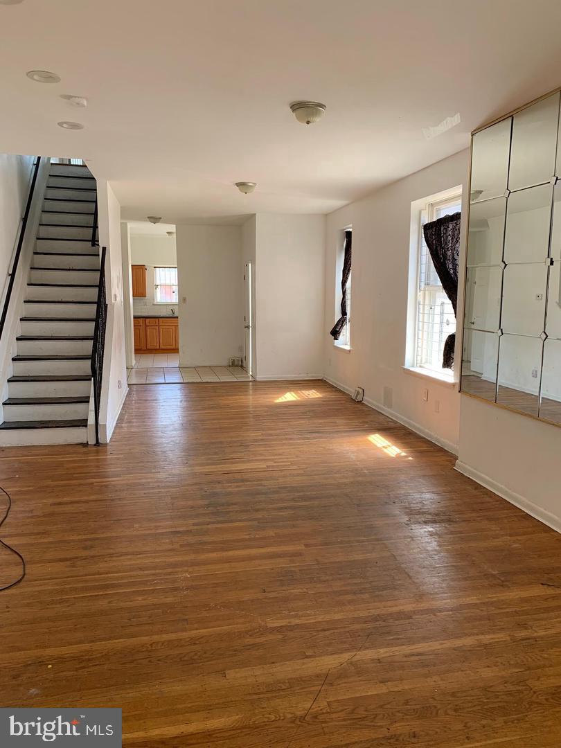 2037 N Gratz St Property Photo 4