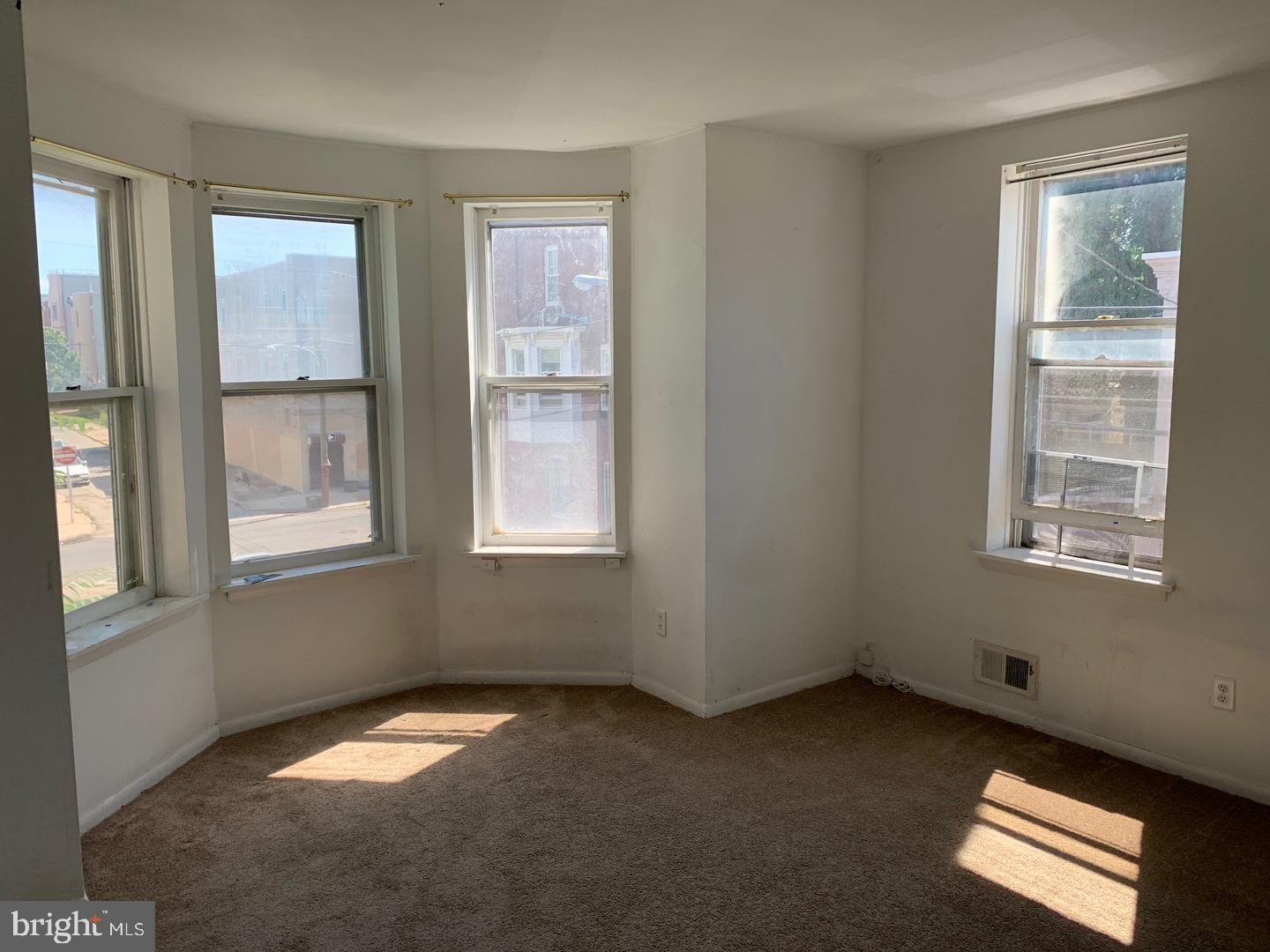 2037 N Gratz St Property Photo 5
