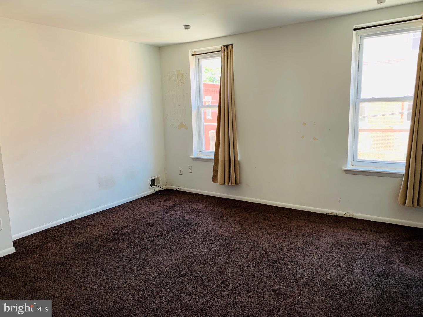 2037 N Gratz St Property Photo 8