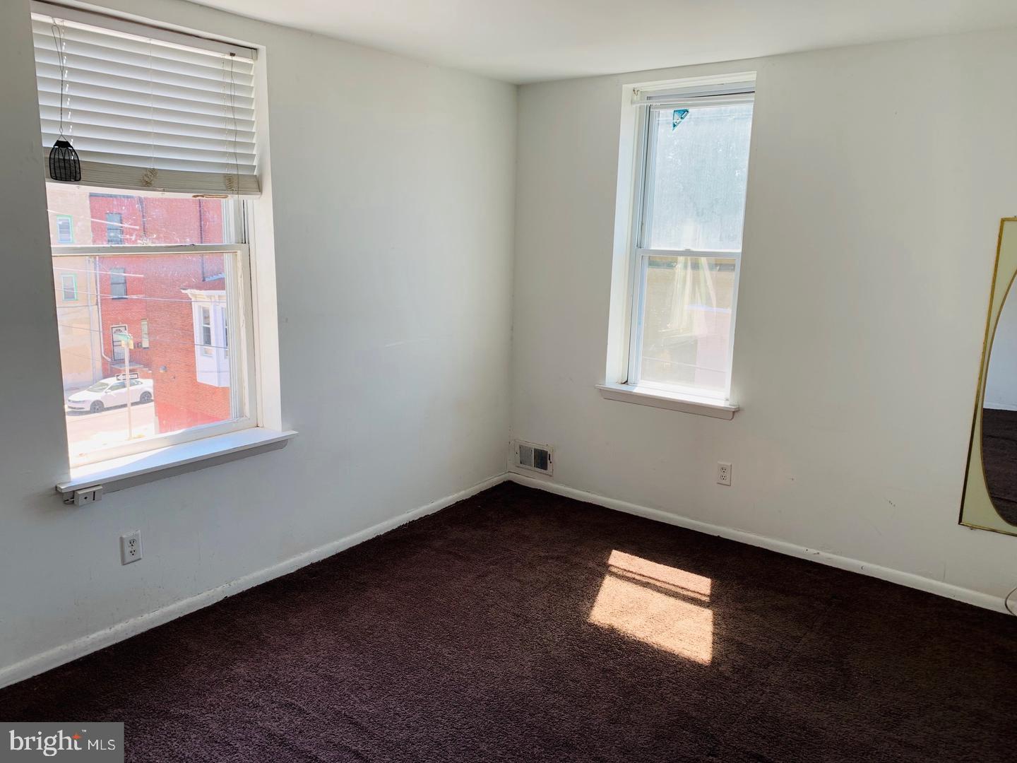 2037 N Gratz St Property Photo 9