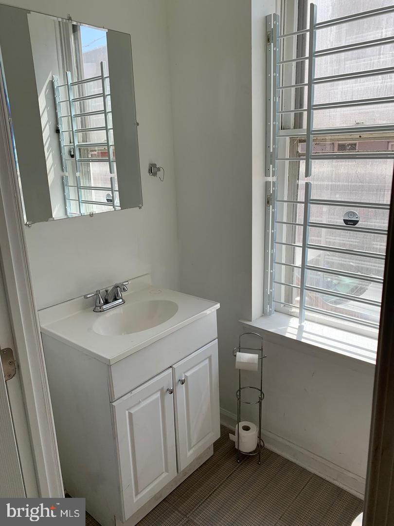 2037 N Gratz St Property Photo 13