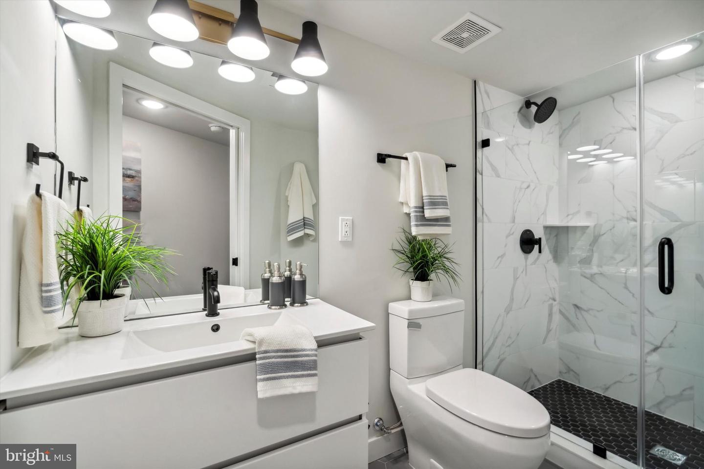 1102 Germantown Ave #208 Property Photo 5
