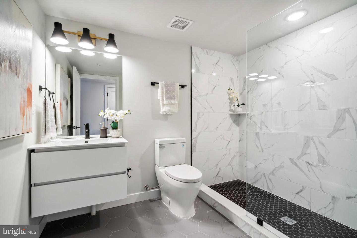 1102 Germantown Ave #208 Property Photo 6