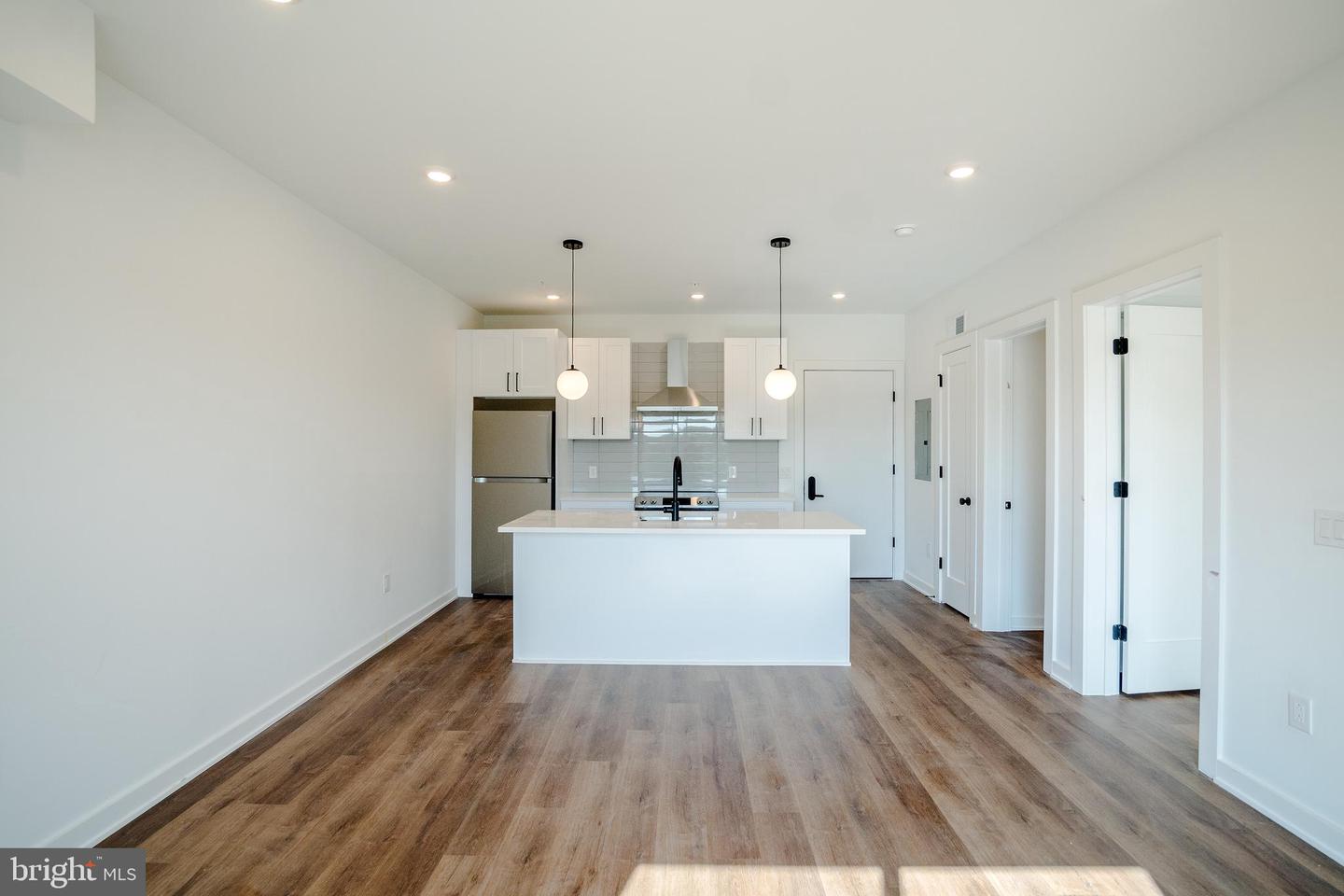 5904 Germantown Ave #505 Property Photo 4