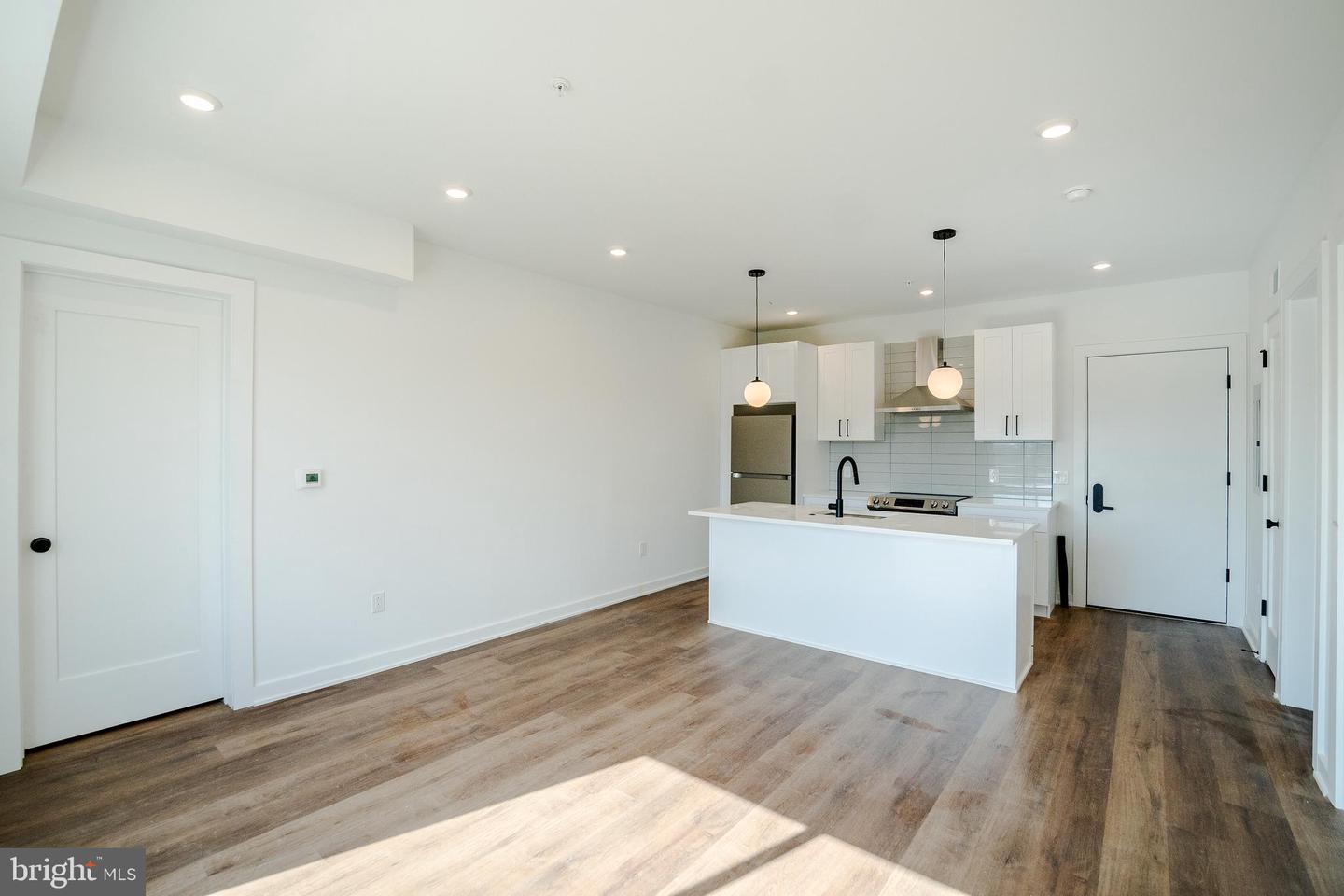 5904 Germantown Ave #505 Property Photo 5