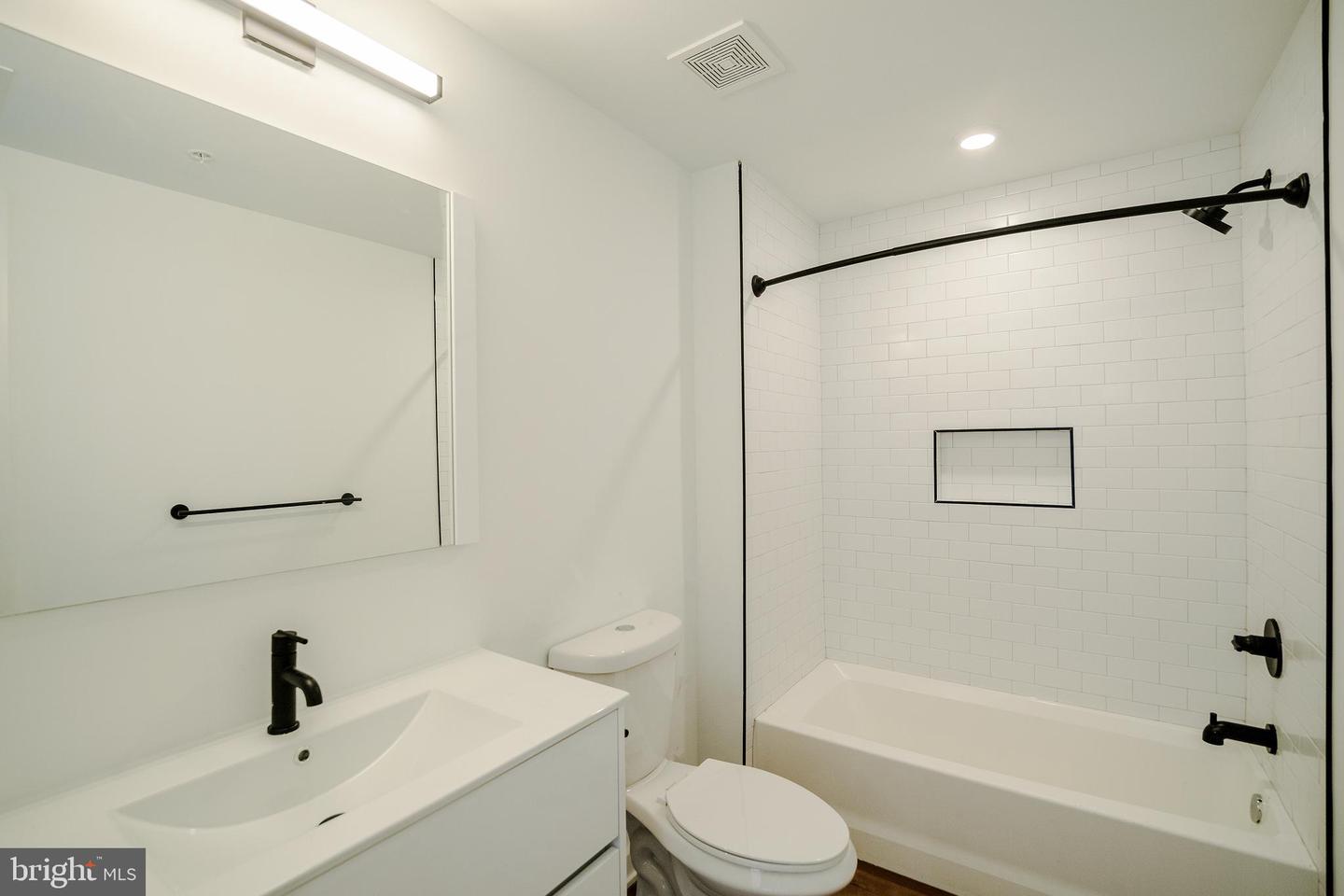 5904 Germantown Ave #505 Property Photo 10