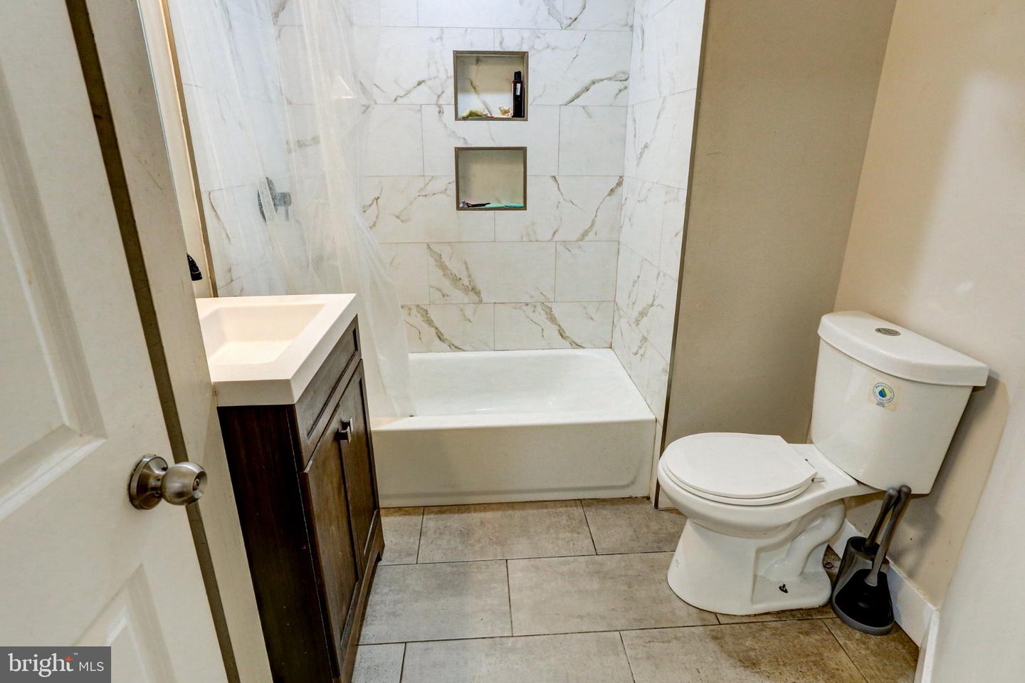 910 N Markoe St Property Photo 23