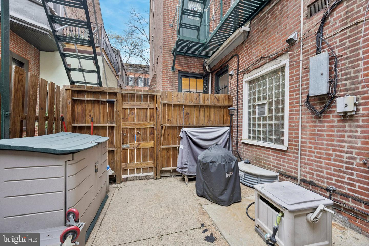 916 Clinton St Property Photo 43
