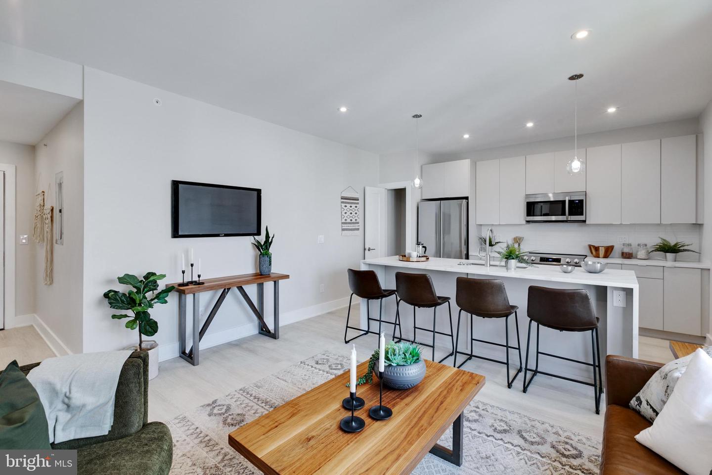 1533-1535 Ridge Ave #503 Property Photo 8