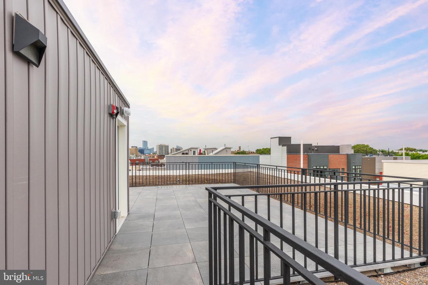 1533-1535 Ridge Ave #503 Property Photo 16