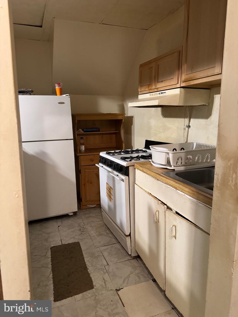 2527 S 68th St Property Photo 10
