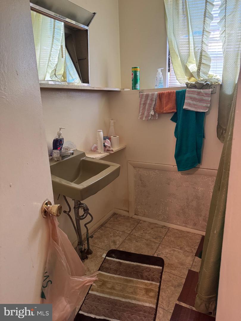 2527 S 68th St Property Photo 14