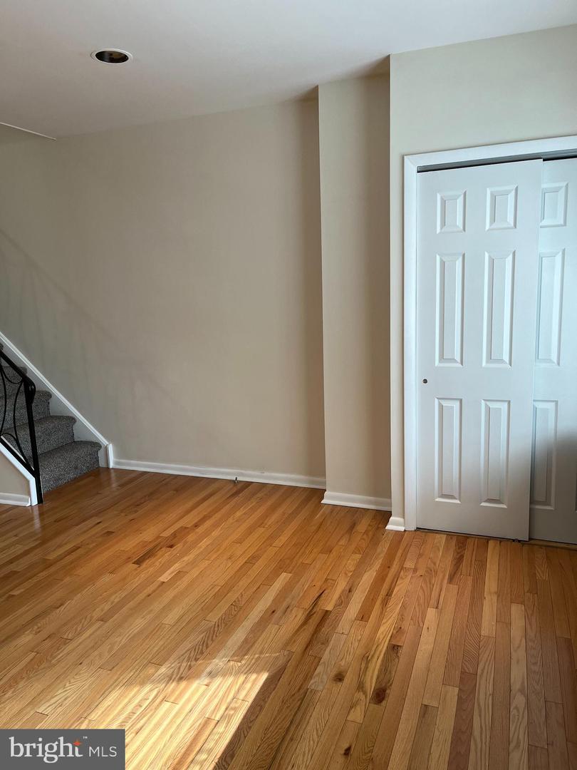4047 Dexter Property Photo 2