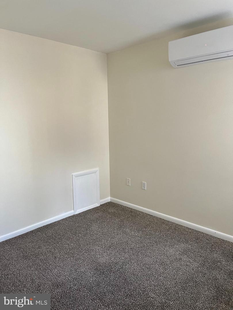 4047 Dexter Property Photo 11