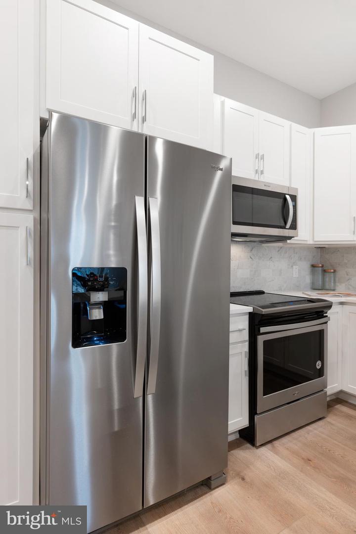 52 W Washington Ln #304 Property Photo 6