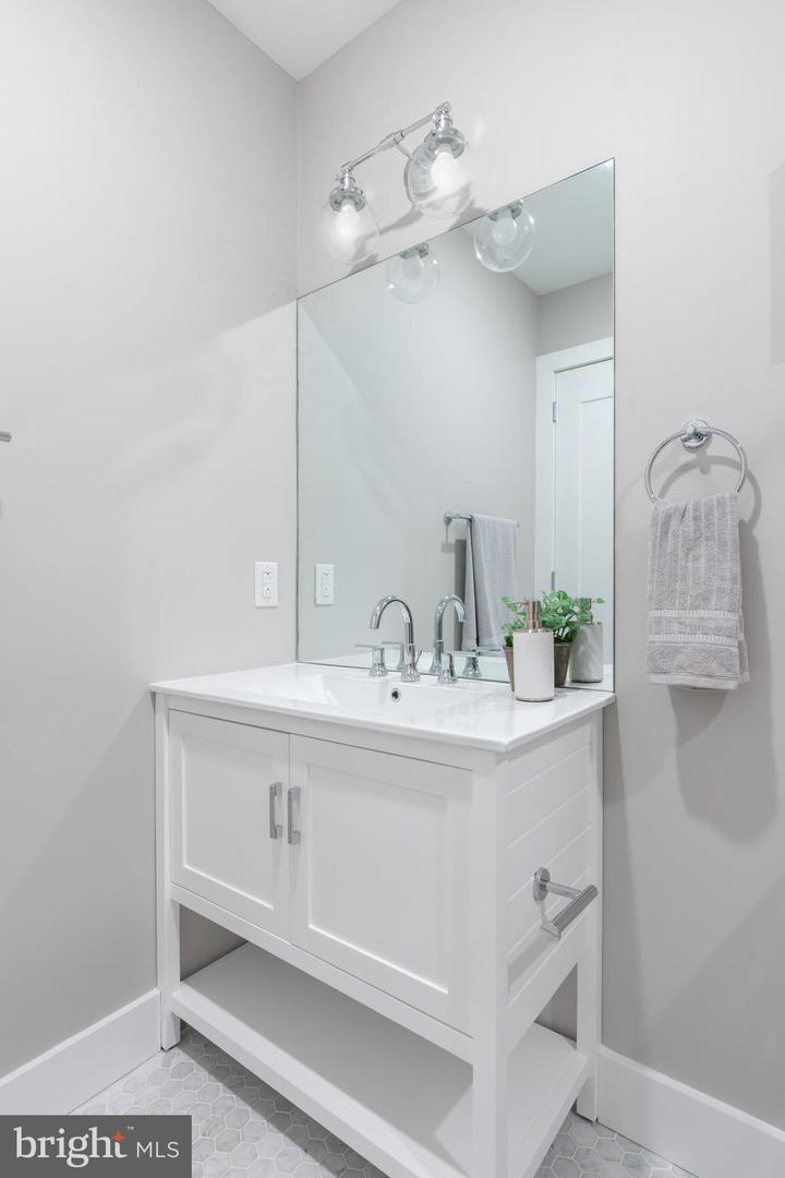 52 W Washington Ln #304 Property Photo 23