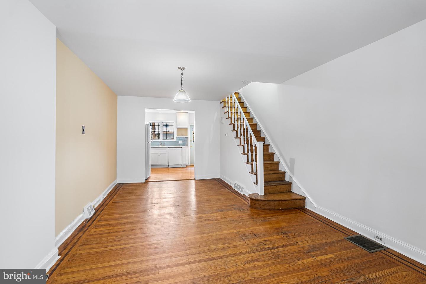 706 Salter St Property Photo 4