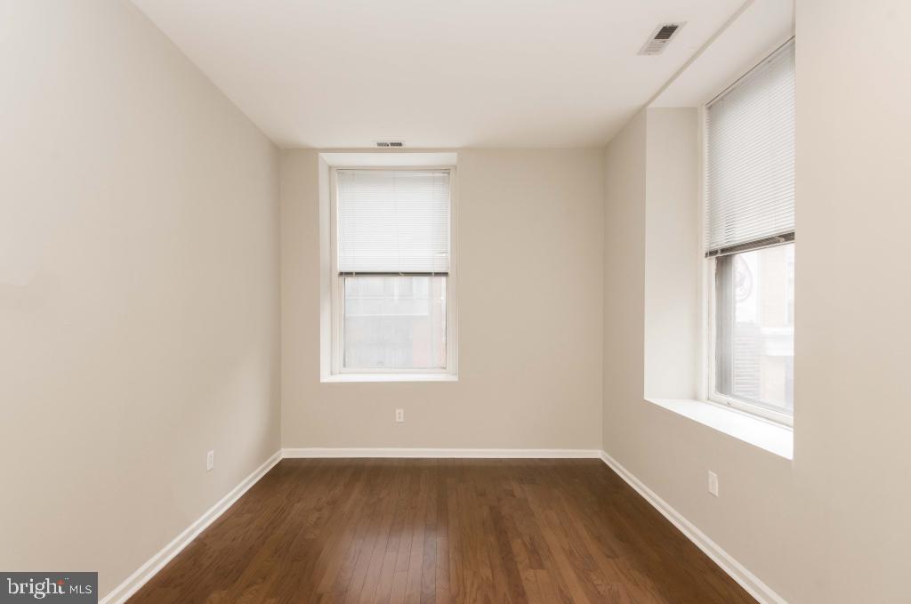 145 S 13th St #404 Property Photo 4