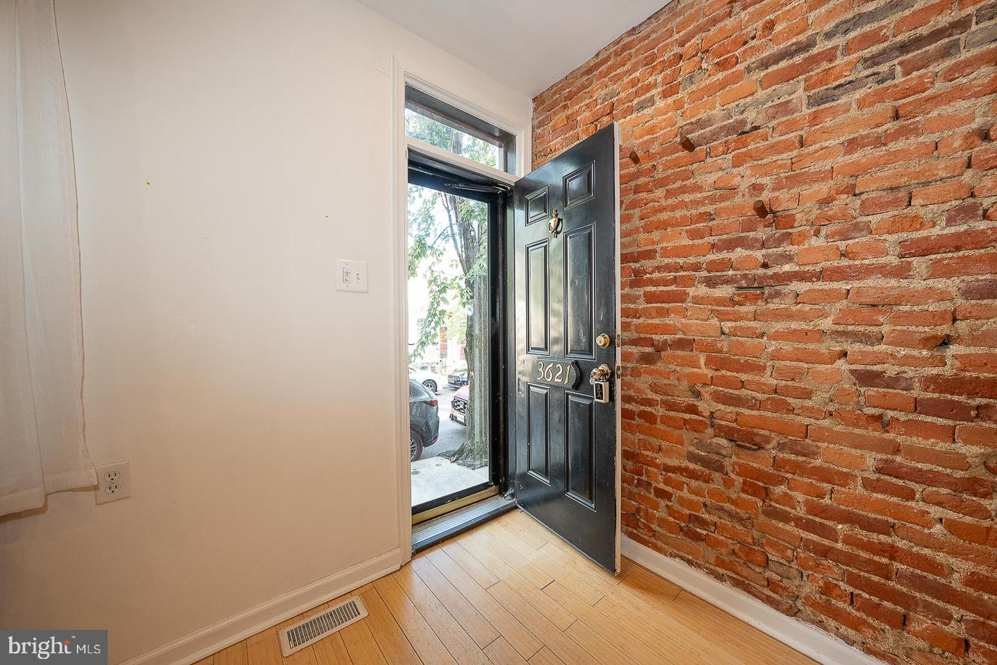 3621 Calumet St Property Photo 3
