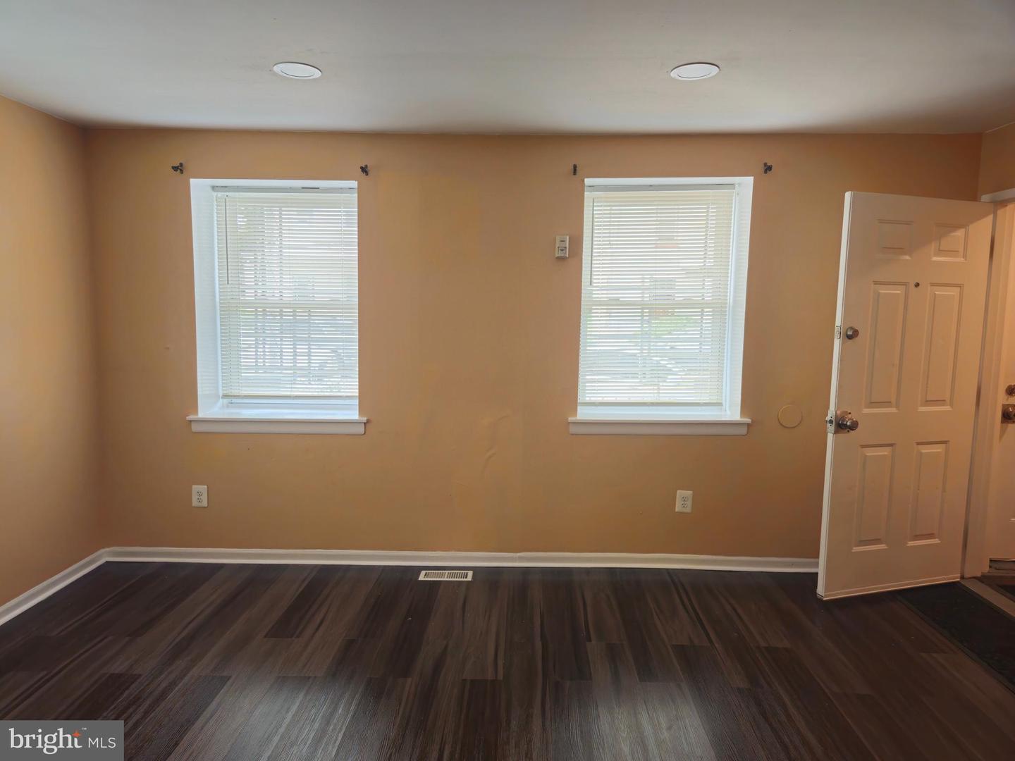 218 E Price St #1st Floor Property Photo 2