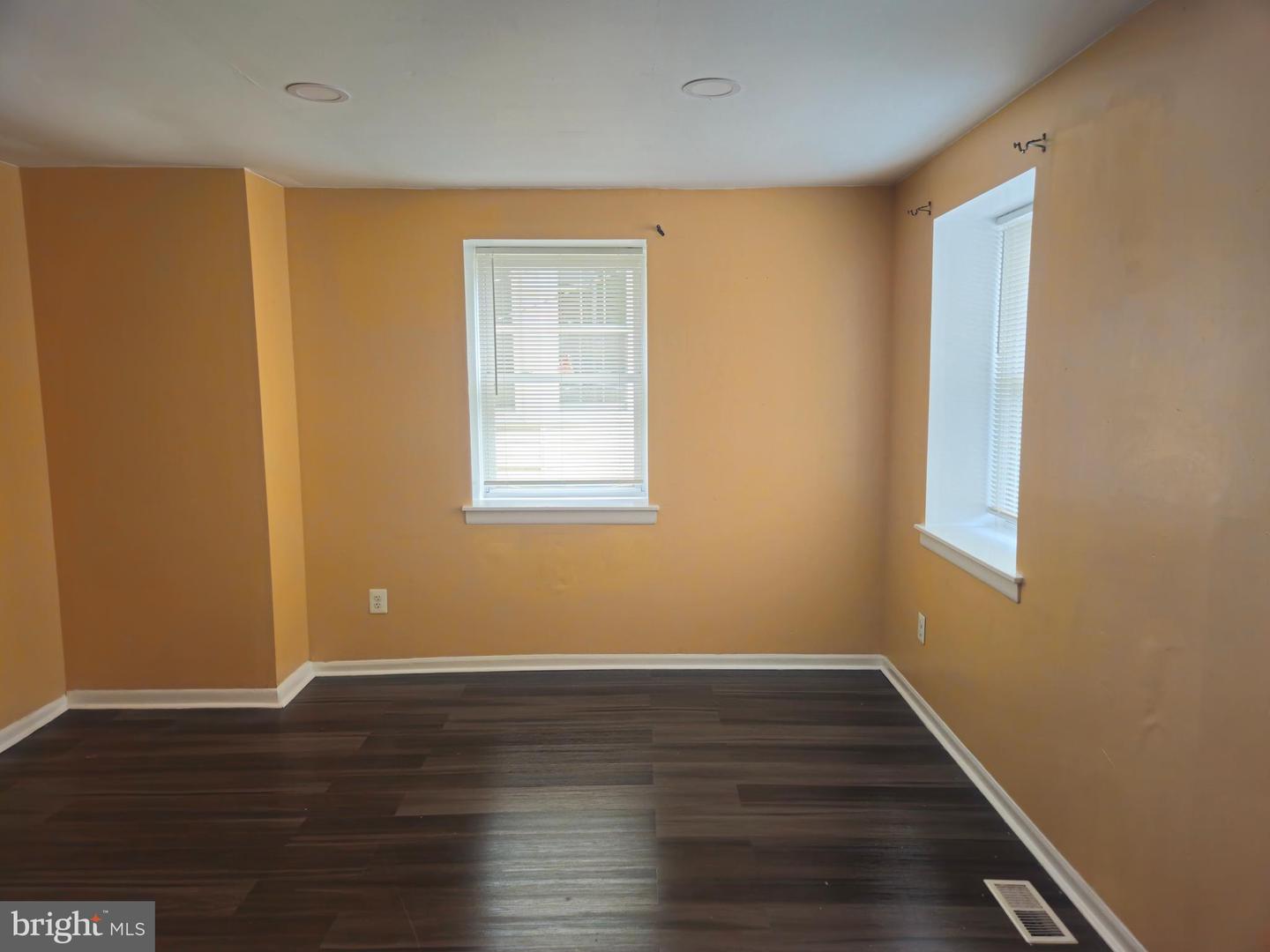 218 E Price St #1st Floor Property Photo 3