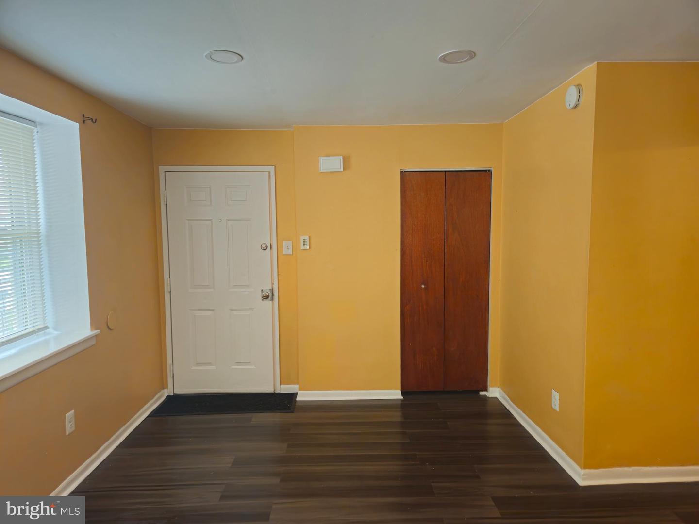 218 E Price St #1st Floor Property Photo 4