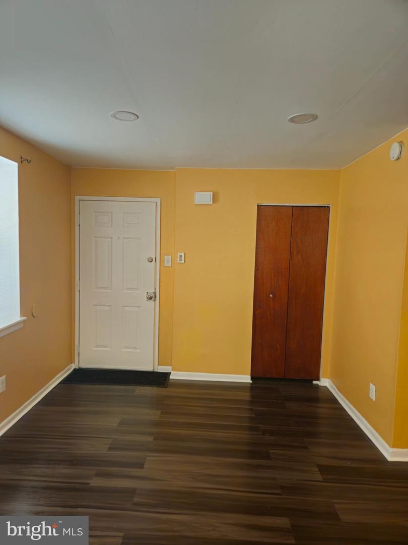 218 E Price St #1st Floor Property Photo 5