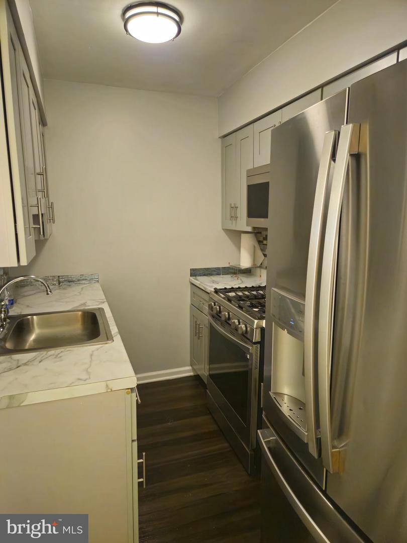 218 E Price St #1st Floor Property Photo 6