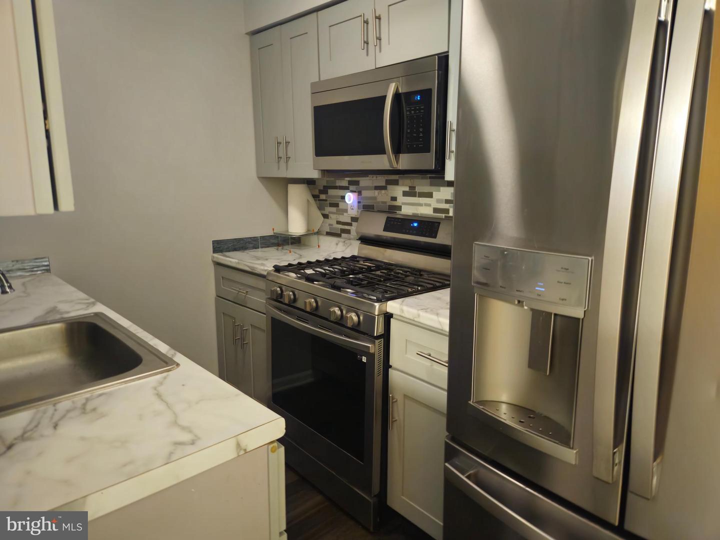 218 E Price St #1st Floor Property Photo 7