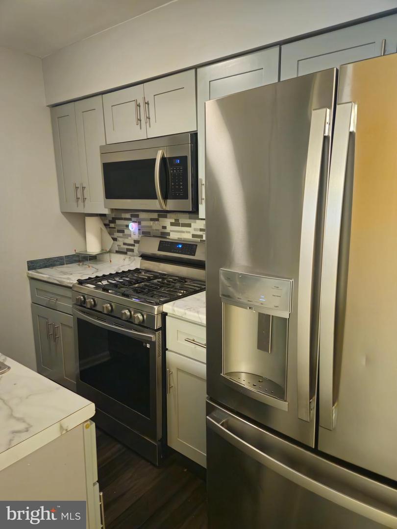 218 E Price St #1st Floor Property Photo 8
