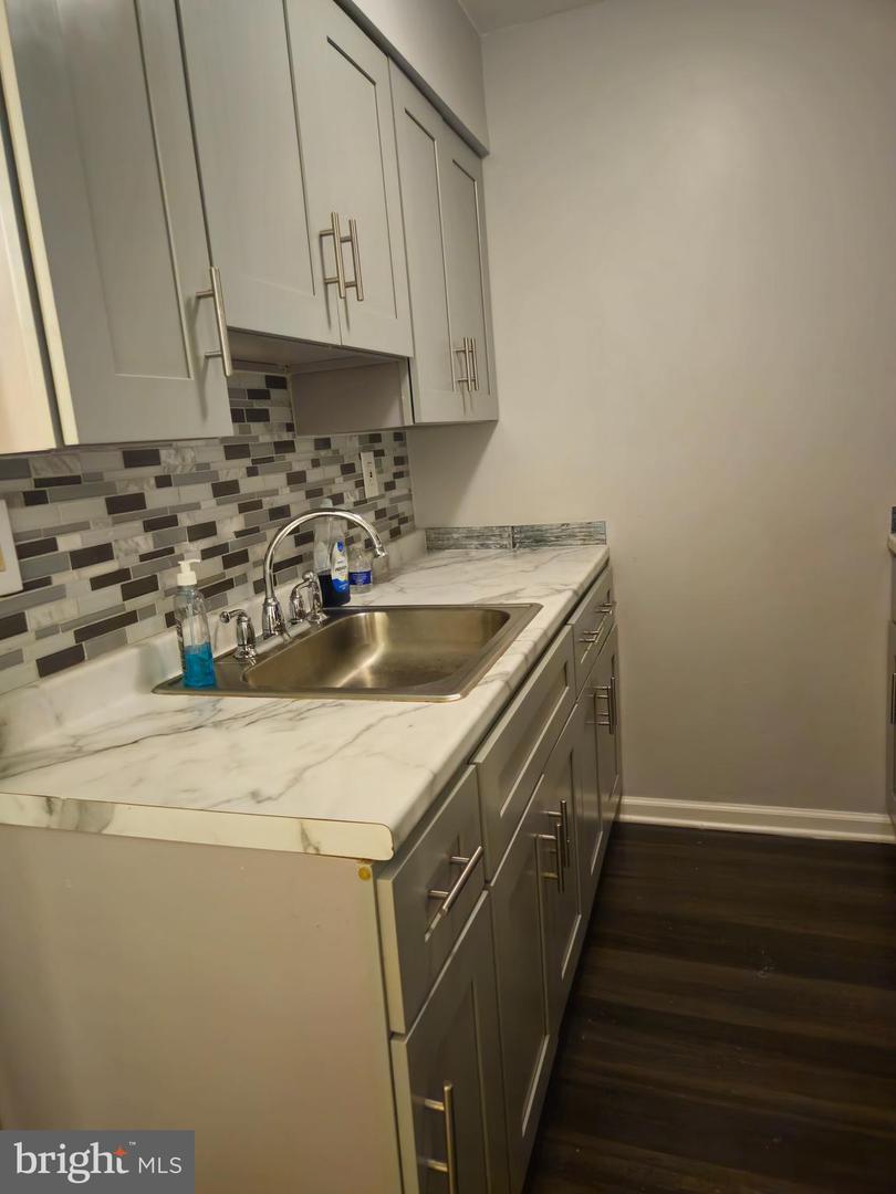 218 E Price St #1st Floor Property Photo 9