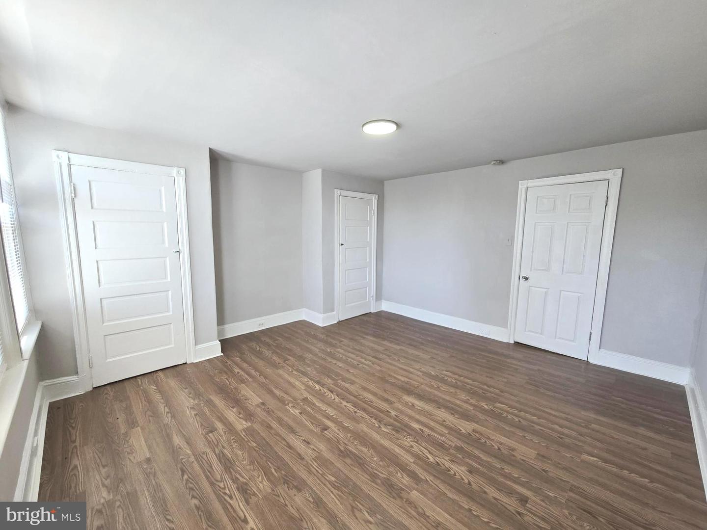 509 E Washington Ln #2nd Floor Front Property Photo 13