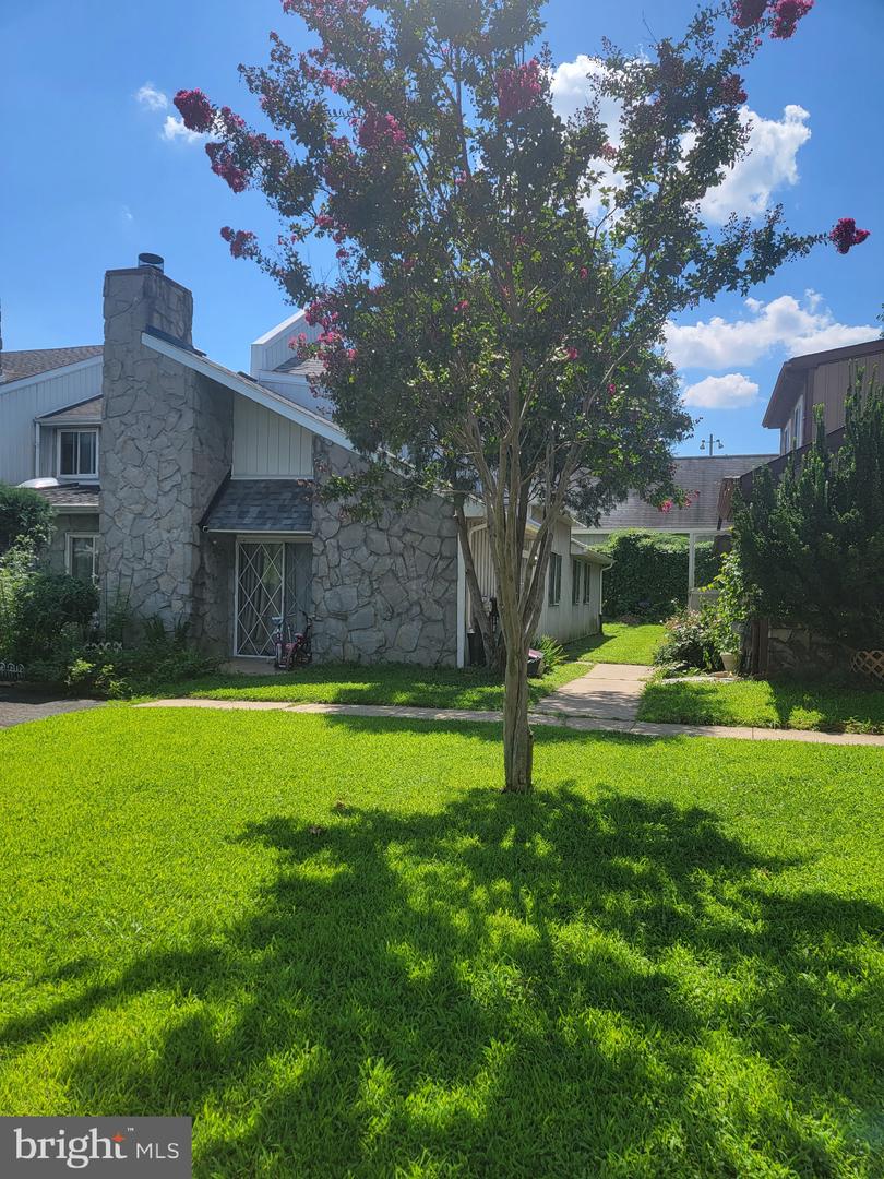 1714-00 NATHANIEL DR Property Photo 1