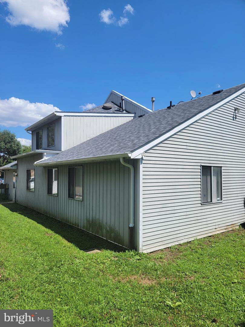 1714 Nathaniel Dr Property Photo 2