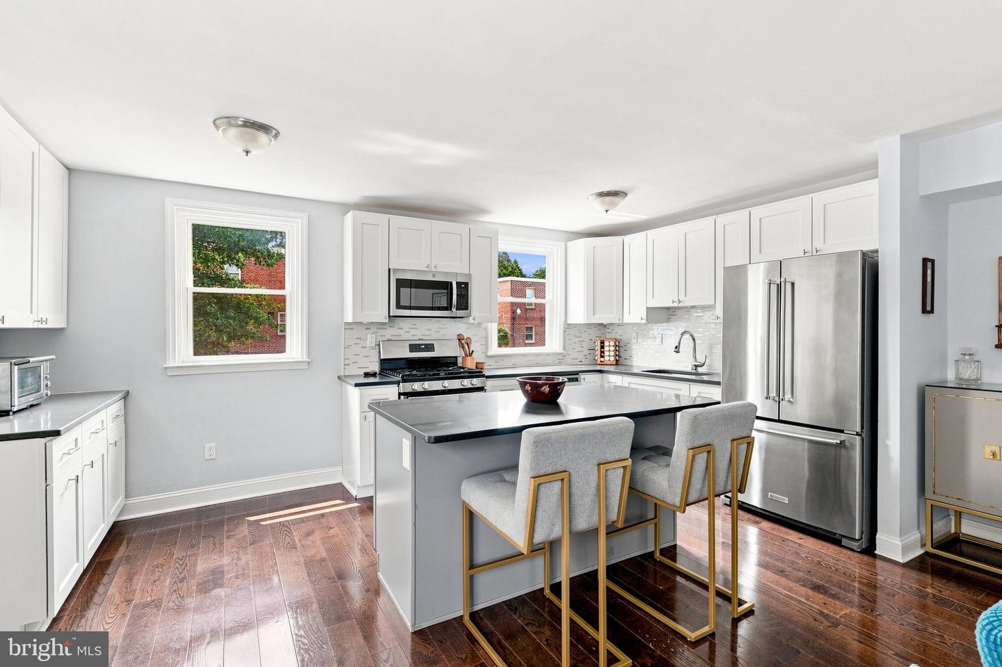6476 Milton St Property Photo 3
