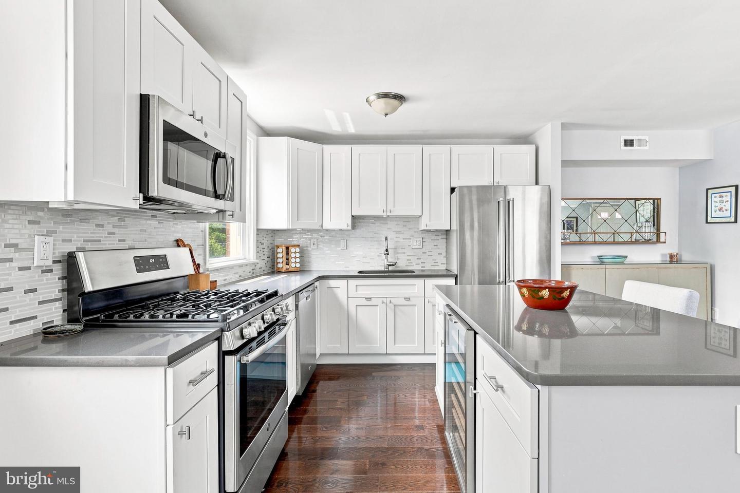 6476 Milton St Property Photo 4